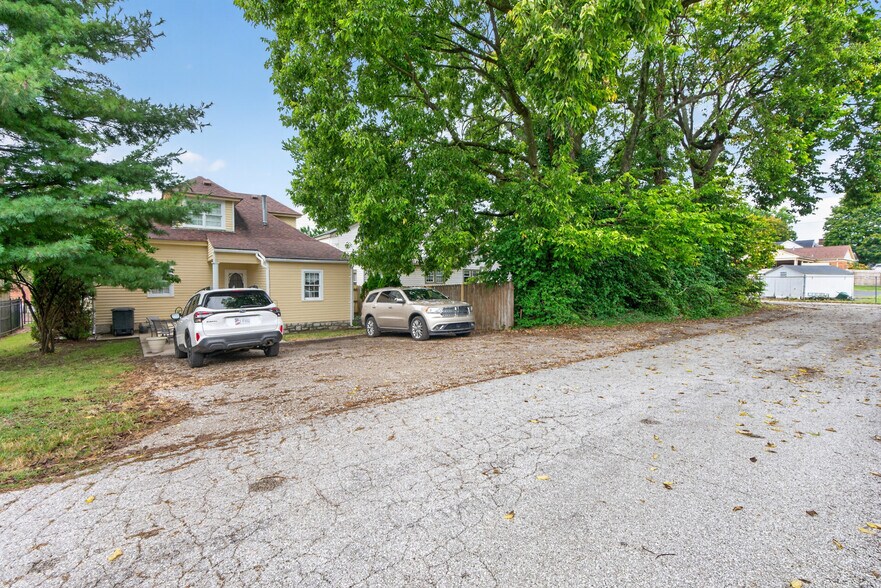 More Photos Of 122 N Locust St, Versailles Office For Sale