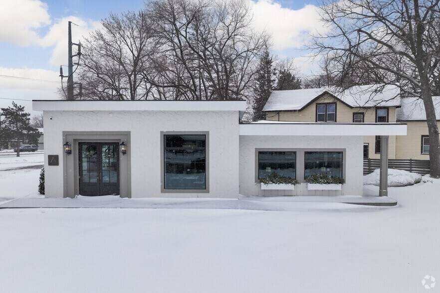 More Photos Of 1986 Highway 96 E, White Bear Lake Freestanding For Lease