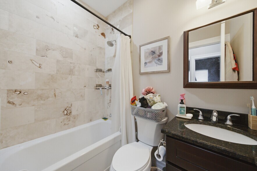 More Photos Of 1640-1642 W Fargo Ave, Chicago Apartments For Sale