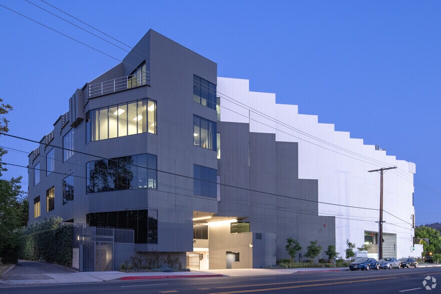 More Photos Of 4130 Cahuenga Blvd, Toluca Lake Medical For Lease