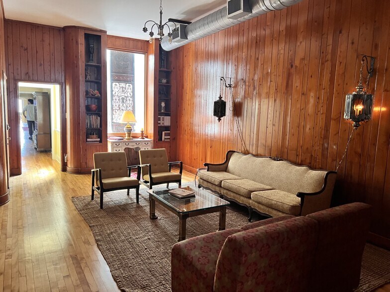 More Photos Of 339 Madison Ave, Memphis Storefront Retail Office For Sale