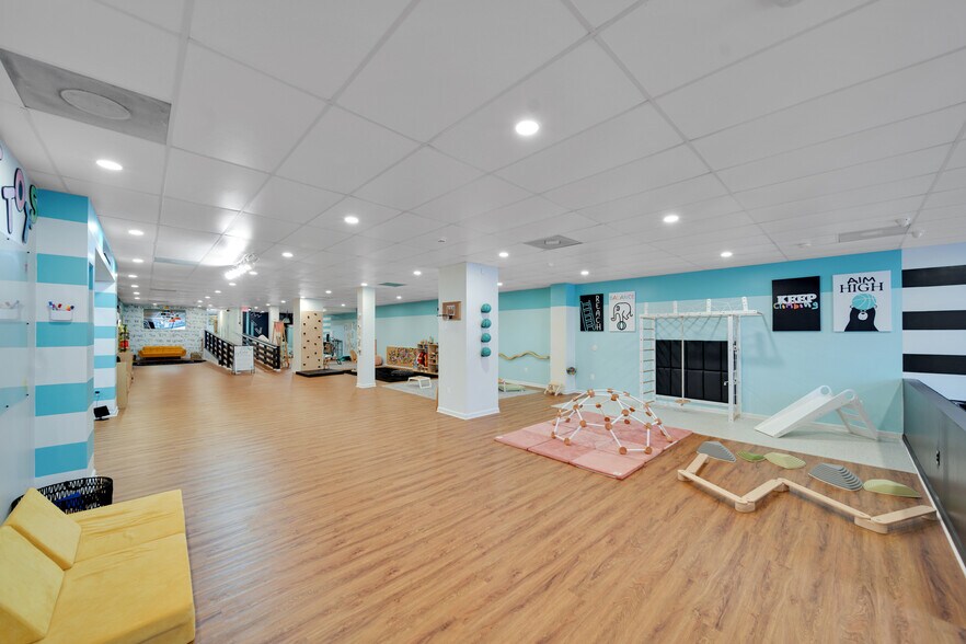 More Photos Of 1321 Rockville Pike, Rockville Freestanding For Lease