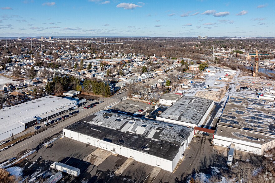 More Photos Of 126-130 Ford Ave, Milltown Industrial For Lease