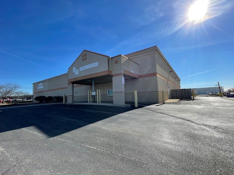 More Photos Of 50 Sagamore Pky S, Lafayette Drugstore For Lease