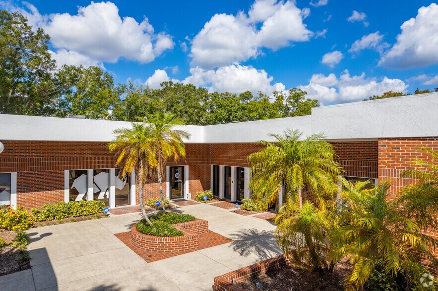 More Photos Of 3001 Eastland Blvd, Clearwater Medical For Lease