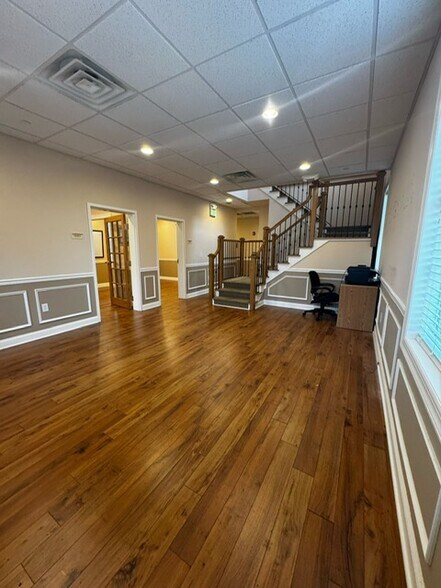 More Photos Of 42 E Main St, Freehold Medical For Lease