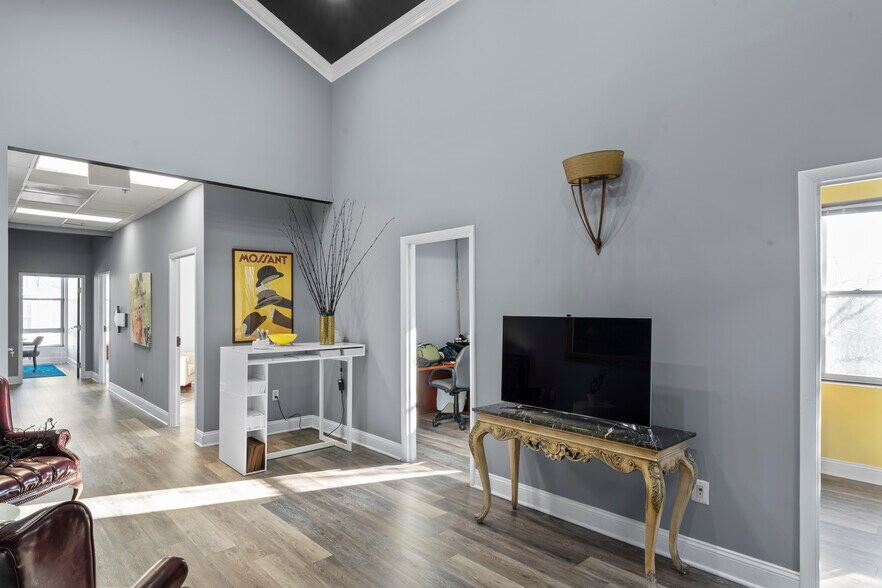 Primary Photo Of 21165 Whitfield Pl, Sterling Medical For Sale