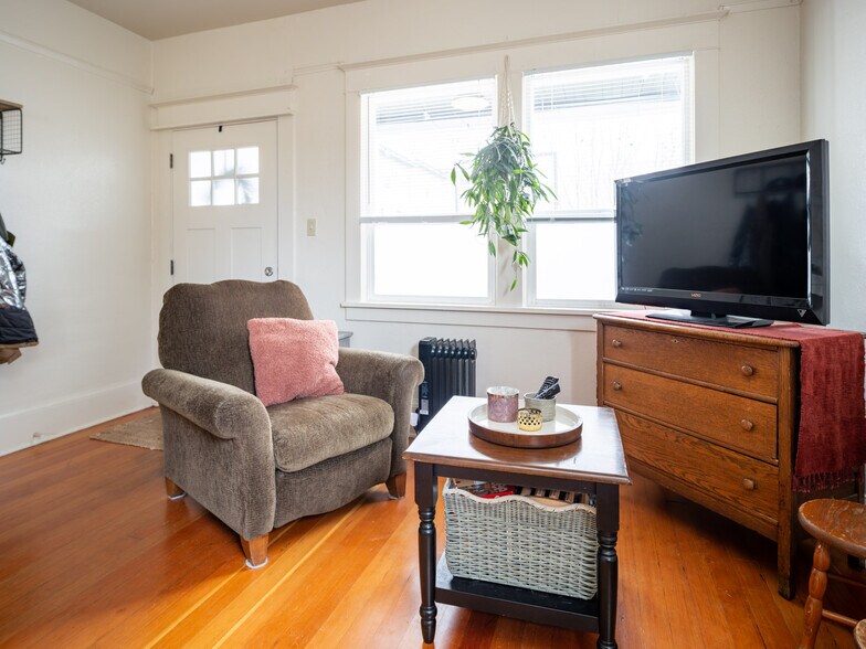 More Photos Of 3911 SE 28th Pl, Portland Apartments For Sale