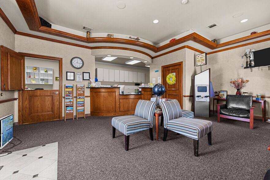 More Photos Of 1115 Kinwest Pky, Irving Medical For Lease