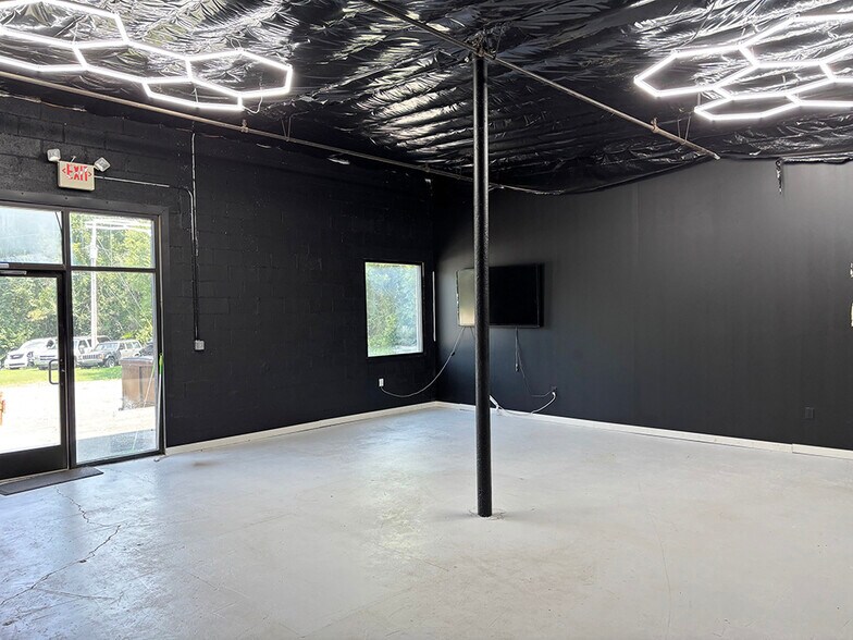 More Photos Of 4430 Singleton Station Rd, Louisville Light Distribution For Lease