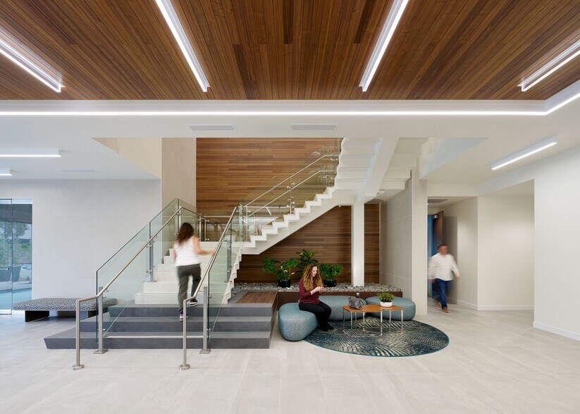 More Photos Of 16705 Via del Campo Ct, San Diego Office For Lease