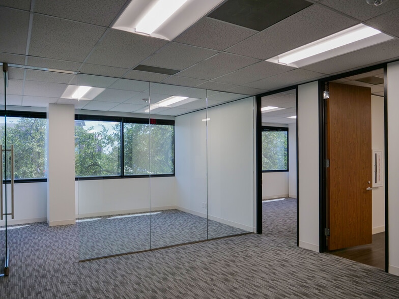 More Photos Of 15400 Knoll Trail Dr, Dallas Office For Sale