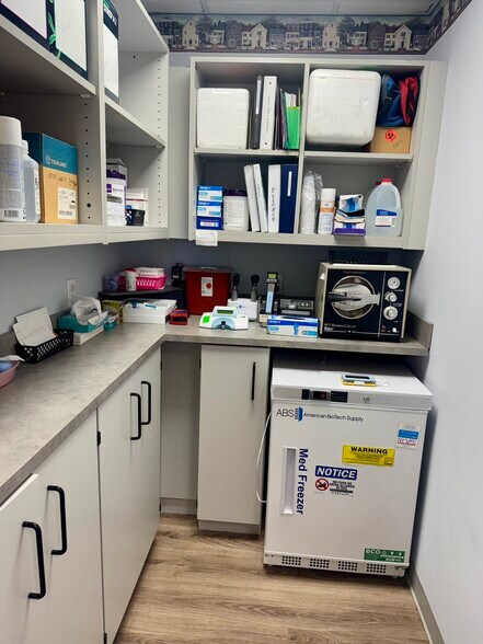 More Photos Of 5 Squiretown Rd, Hampton Bays Medical For Sale