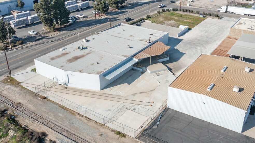 More Photos Of 2641 S Maple Ave, Fresno Warehouse For Lease