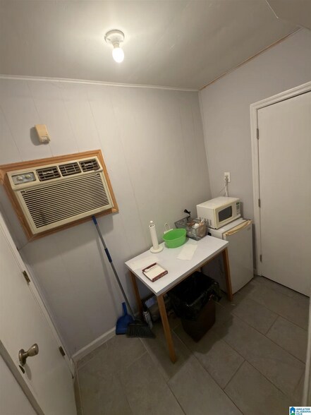 More Photos Of 114 B Y Williams SR Dr, Birmingham General Retail For Sale