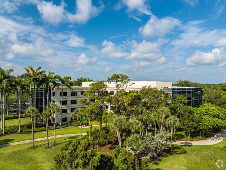 More Photos Of 800 Fairway Dr, Deerfield Beach Office Residential For Lease