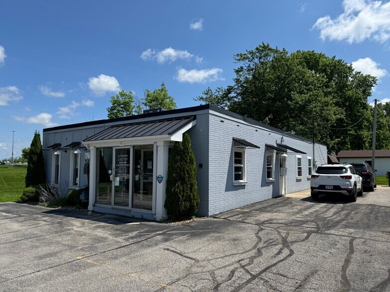 More Photos Of 10545 Northfield Rd, Northfield Veterinarian Kennel For Sale