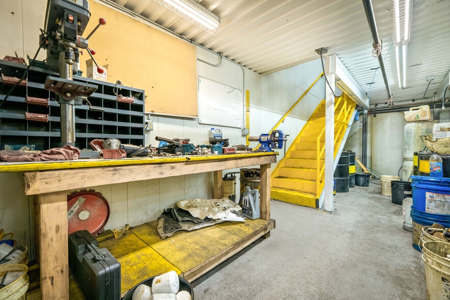 More Photos Of 17548 Penn Valley Dr, Penn Valley Auto Repair For Sale