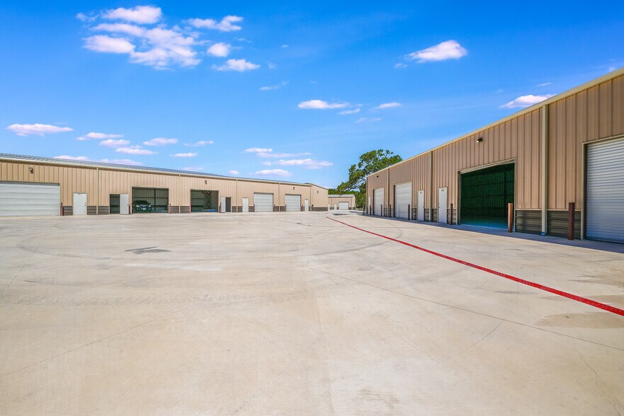 More Photos Of 38 Rust Ln, Boerne Warehouse For Sale