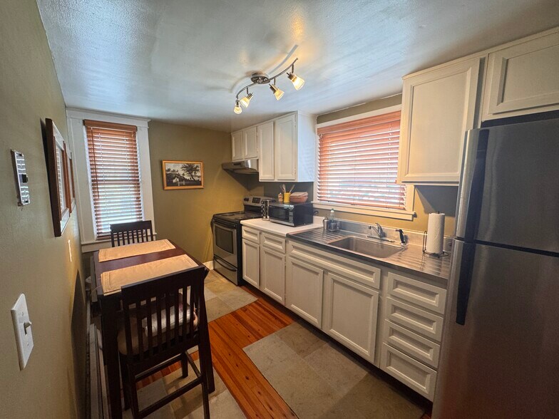 More Photos Of 1147 Troy Schenectady Rd, Latham Office For Sale