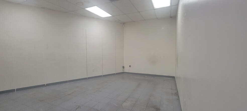 More Photos Of 611-675 N Broadway, Escondido Unknown For Lease