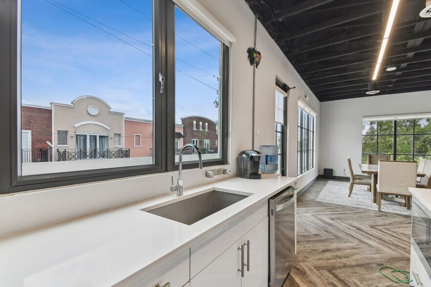 More Photos Of 1919-1925 E 6th Ave, Tampa Office For Sale