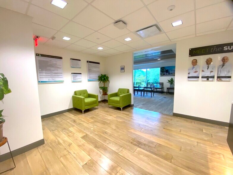 More Photos Of 1105-1129 Saxon Blvd, Orange City Office For Sale