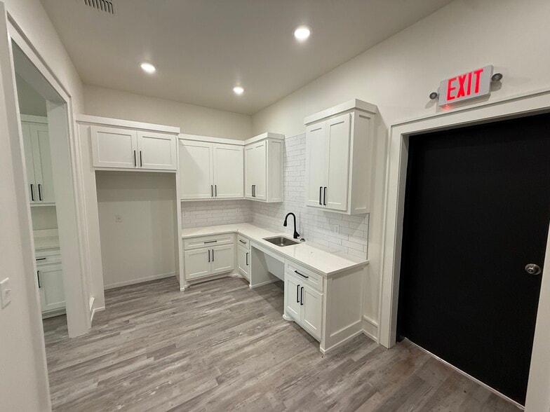 More Photos Of 8808 Valencia Ave, Lubbock Warehouse For Sale