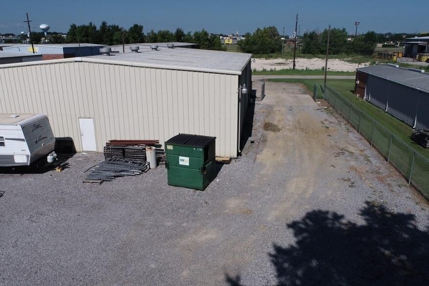 More Photos Of 2708 S Ruby Ave, Gonzales Warehouse For Lease