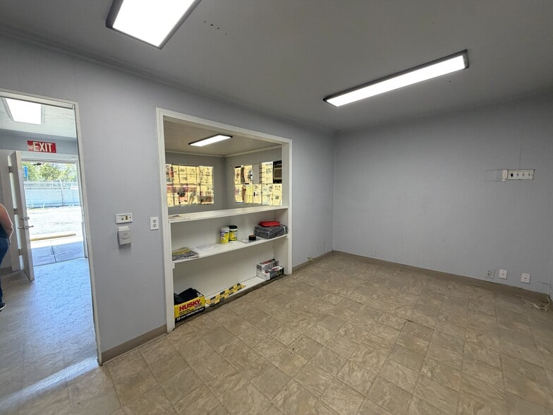 More Photos Of 85 Old Tully Rd, San Jose Service For Lease