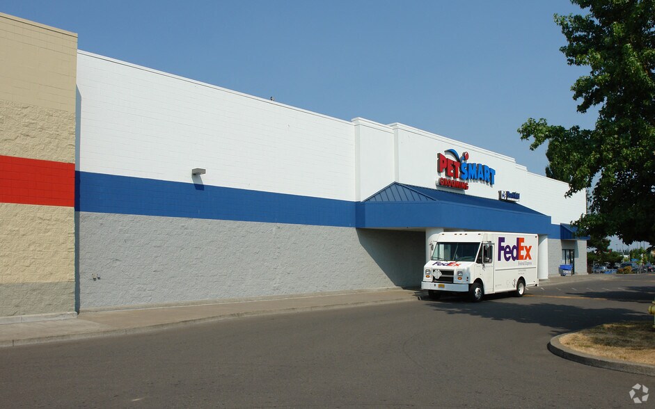 More Photos Of 2925 Lancaster Dr NE, Salem Freestanding For Sale