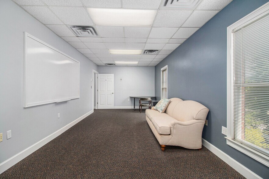 More Photos Of 1580 Warsaw Rd, Roswell Office For Lease