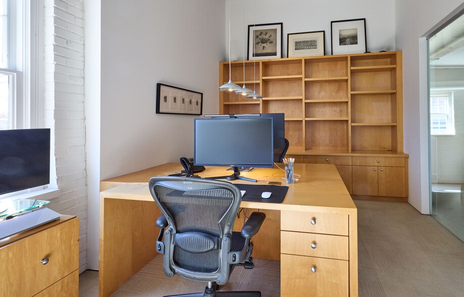 More Photos Of 2745 Locust Blvd, Saint Louis Office Residential For Lease