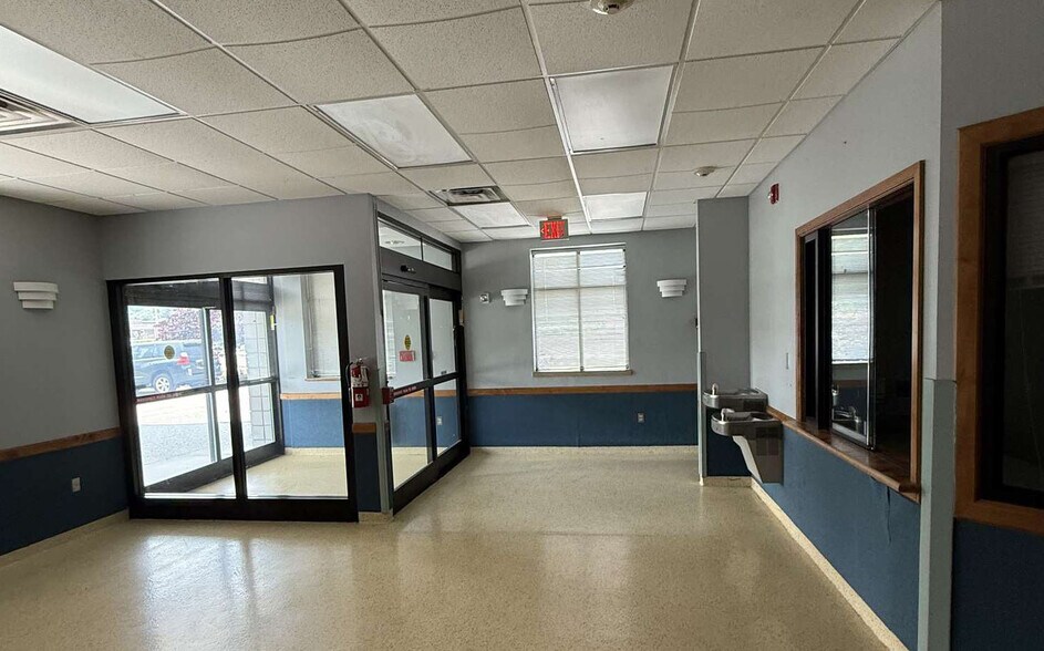 More Photos Of 305 River Dr, LaFollette Medical For Sale