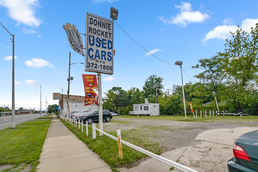 More Photos Of 14760 Gratiot Ave, Detroit Specialty For Sale