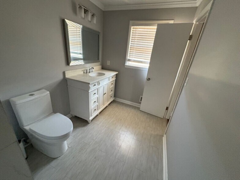 More Photos Of 912 St Andrews Rd, Columbia Office For Sale