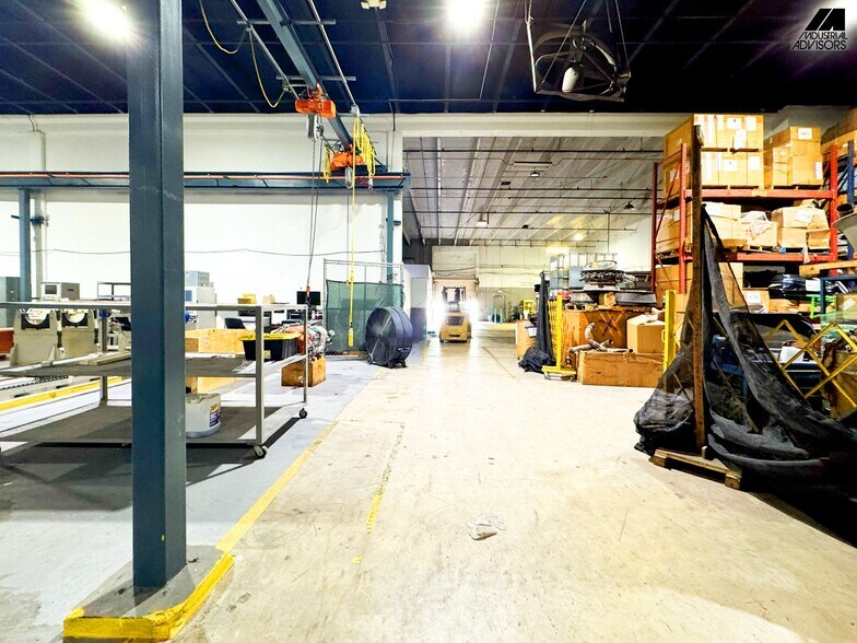 More Photos Of 5601-5603 NW 159th St, Hialeah Manufacturing For Lease