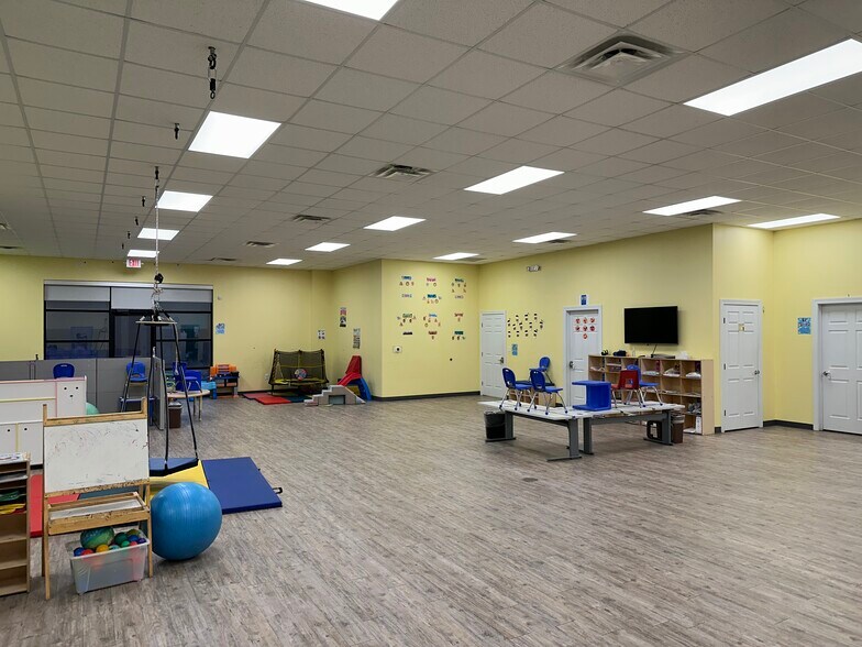 More Photos Of 850-852 Perry Rd, Apex Medical For Lease