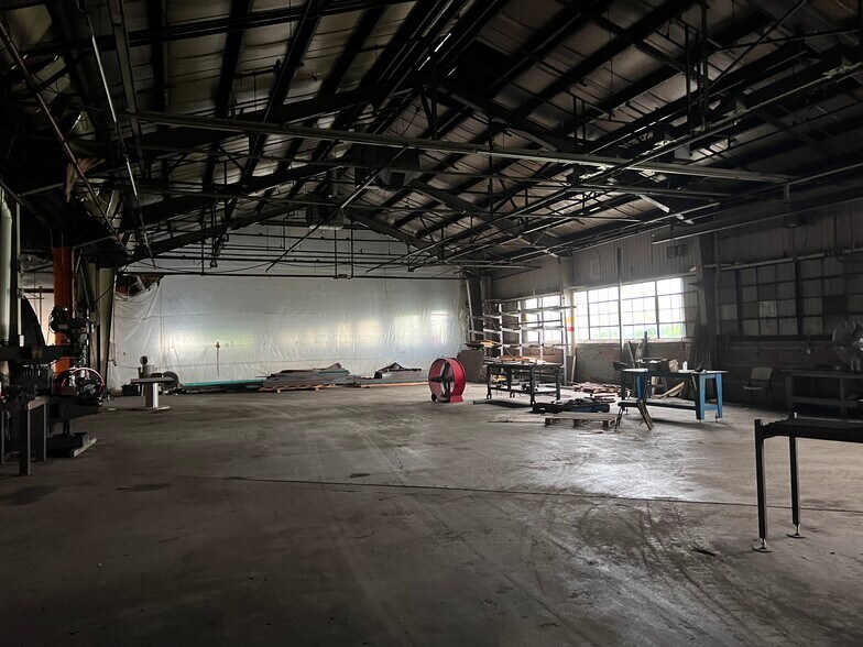 More Photos Of 2316 Jefferson St, Anderson Warehouse For Lease