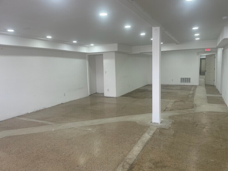 More Photos Of 330 E Oak St, Louisville Office For Sale