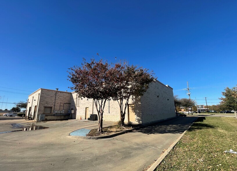 More Photos Of 804 E Belt Line Rd, Cedar Hill General Retail For Sale