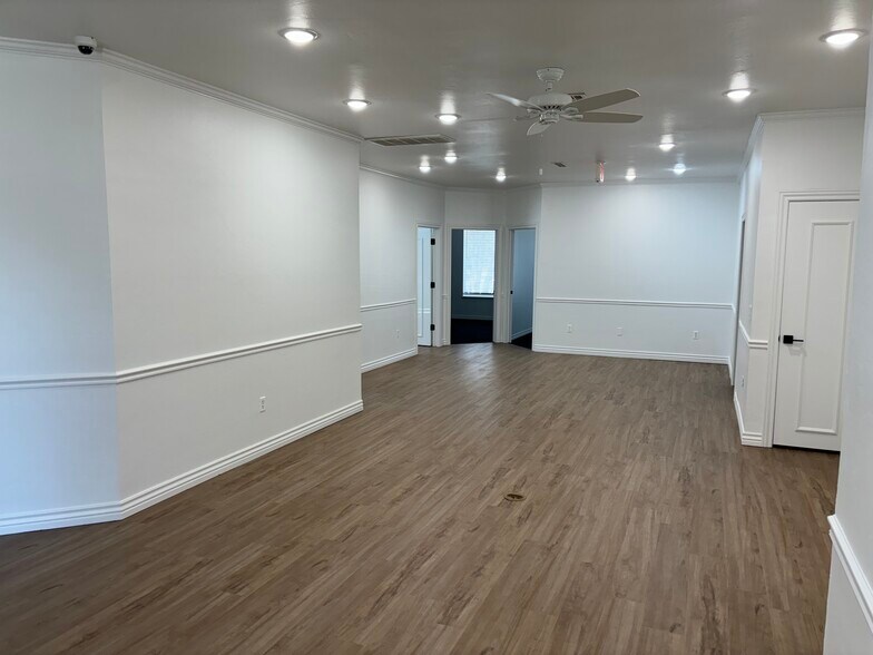 More Photos Of 817 Irish Ln, Edmond Office For Lease