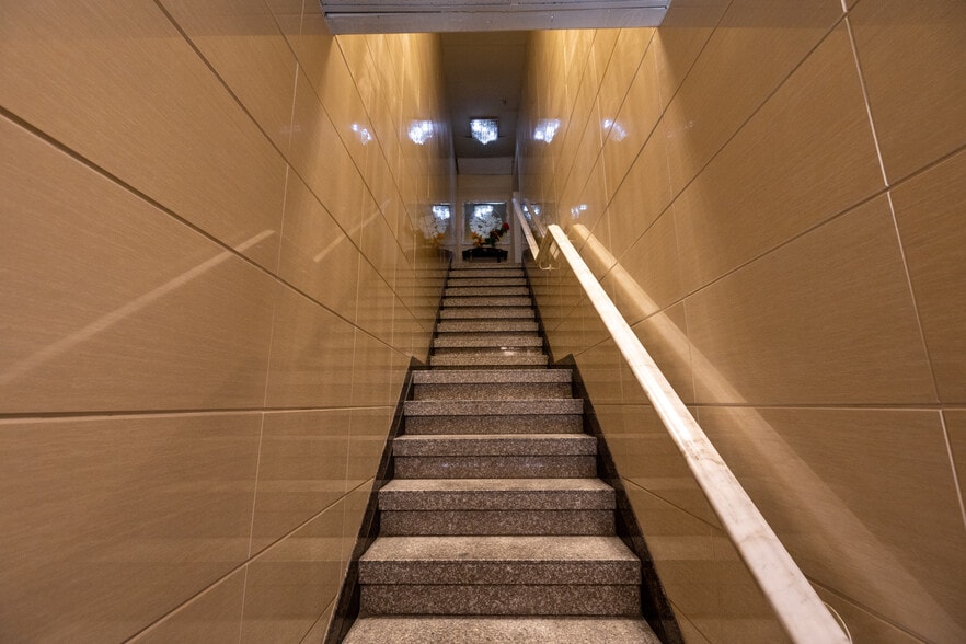 More Photos Of 1055 Boul Saint-Laurent, Montréal General Retail For Lease