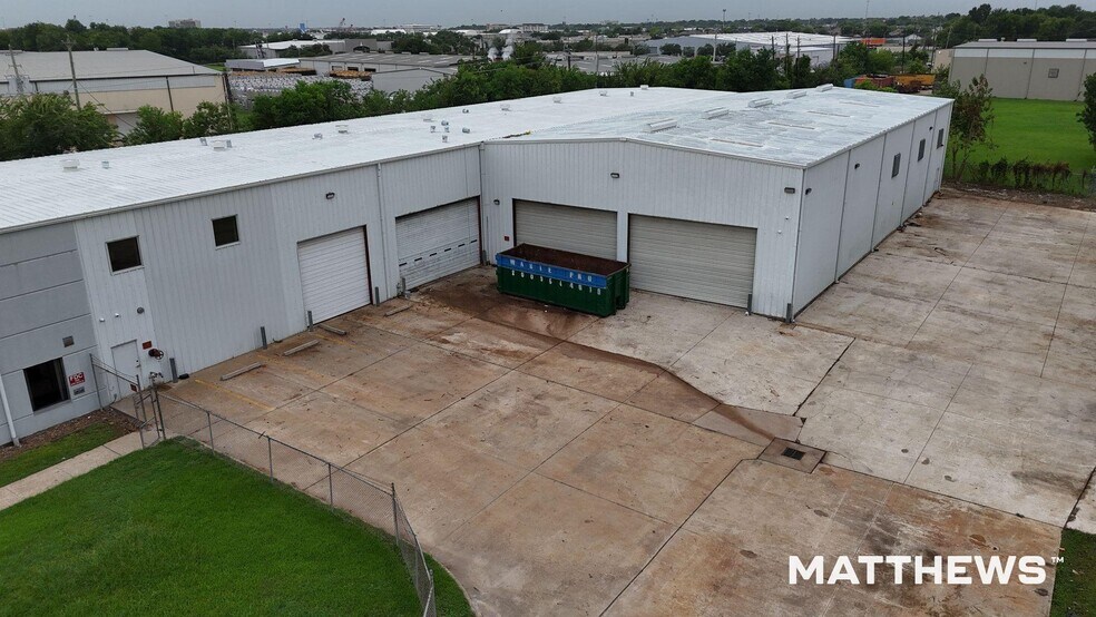 More Photos Of 5600 Berry Brook Dr, Houston Manufacturing For Lease