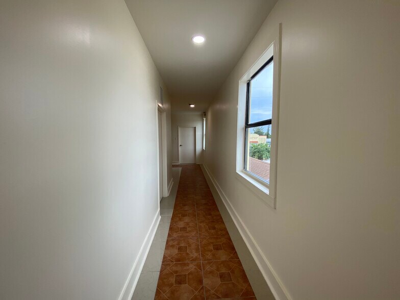 More Photos Of 219 N 21st Ave, Hollywood Storefront Retail Office For Sale