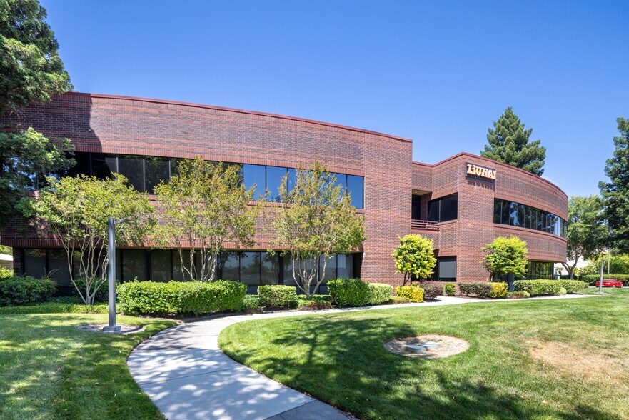 More Photos Of 3775 N Freeway Blvd, Sacramento Office For Lease
