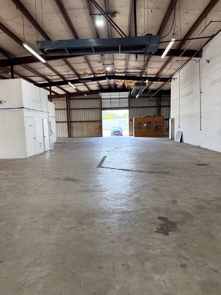 More Photos Of 8508 Rannie Rd, Houston Warehouse For Lease