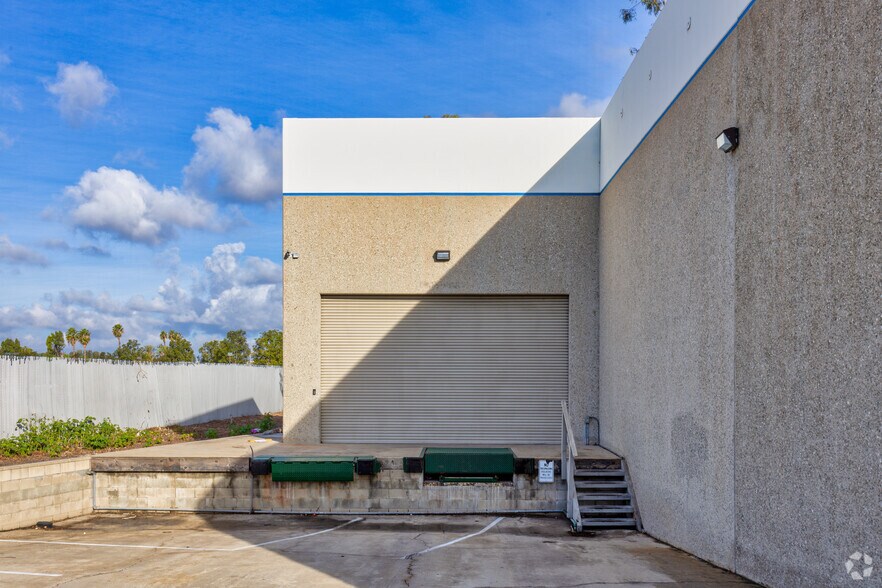 More Photos Of 14811 Myford Rd, Tustin Warehouse For Lease