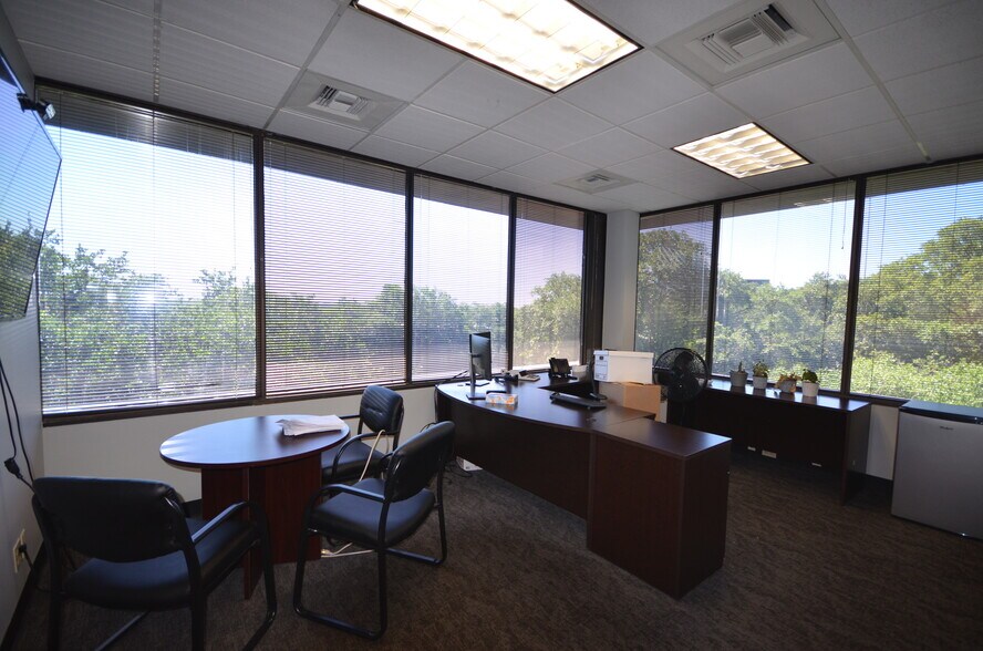 More Photos Of 3409 Executive Center Dr, Austin Unknown For Lease