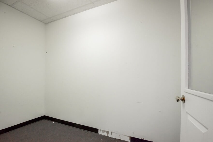 More Photos Of 908 Churchmans Road Ext, New Castle Office For Lease